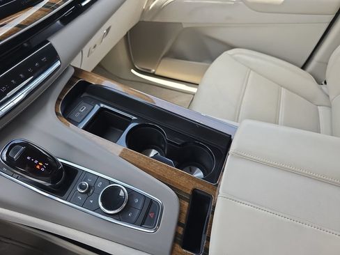Certified 2022 Cadillac Escalade ESV Premium Luxury Platinum AWD/4WD image 28