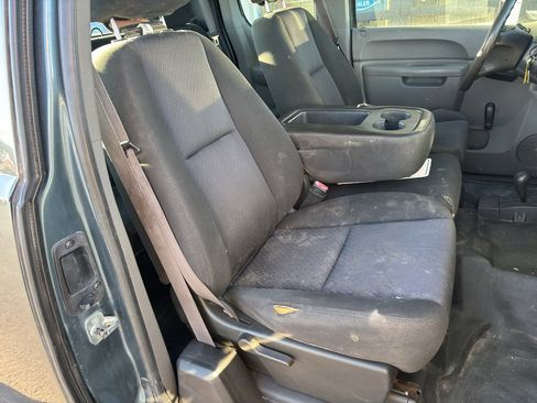 Used 2011 GMC Sierra 2500 W/T w/ Snow Plow Prep Package image 10