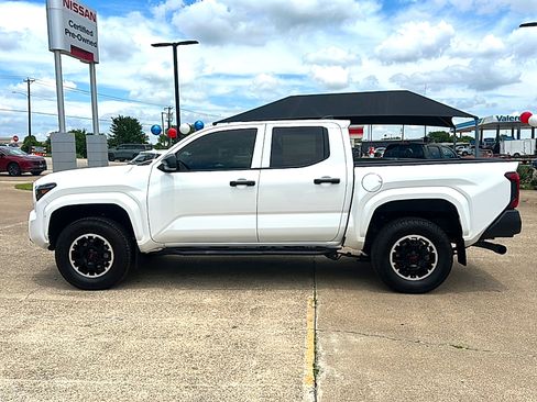 Used 2025 Toyota Tacoma SR RWD image 5