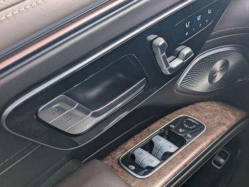 Used 2024 Mercedes-Benz Maybach EQS 680 4MATIC image 24