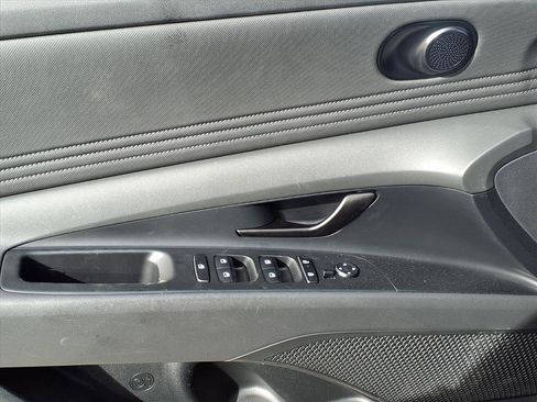 Certified 2025 Hyundai Elantra Sport image 21