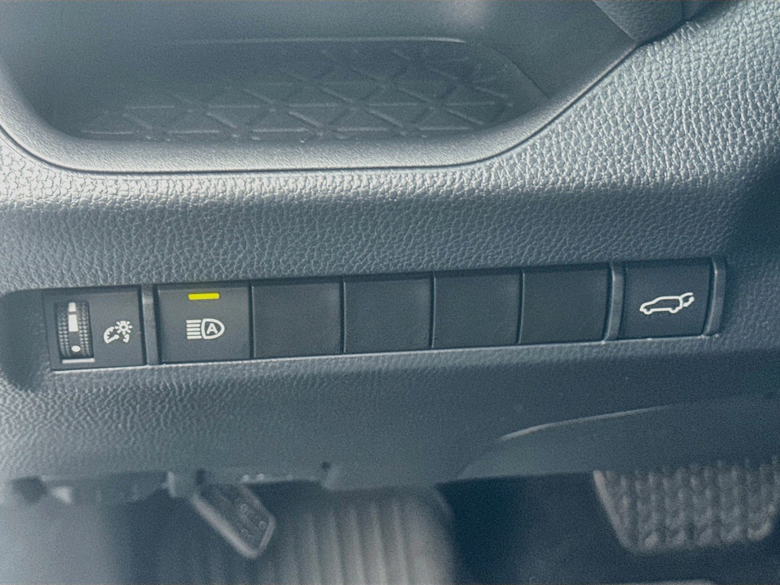 Used 2024 Toyota RAV4 XLE Premium FWD image 10
