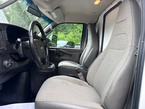 Used 2022 Chevrolet Express 3500 w/ Power Convenience Package RWD image 12