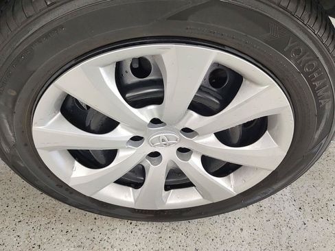 Used 2020 Toyota Corolla LE FWD image 28