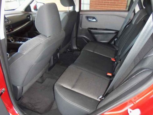 Used 2023 Nissan Rogue SV image 9