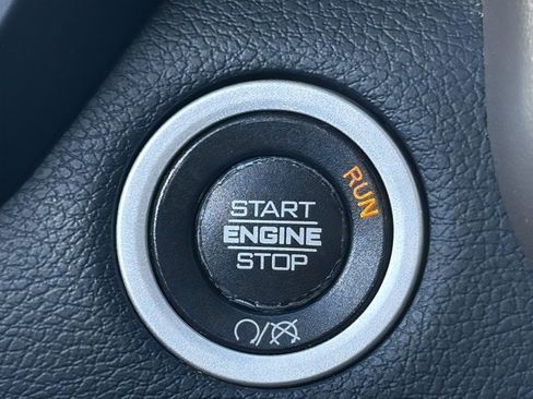 Used 2019 RAM 2500 Laramie w/ Black Appearance Package AWD/4WD image 38