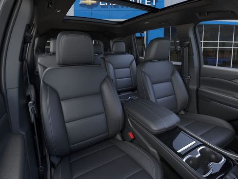 New 2026 Chevrolet Traverse LT w/ Sun and Wheel Package AWD/4WD image 16