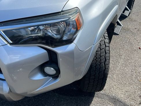 Used 2017 Toyota 4Runner TRD Off-Road Premium AWD/4WD image 3
