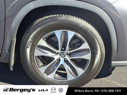 Used 2020 Toyota Highlander XLE image 10