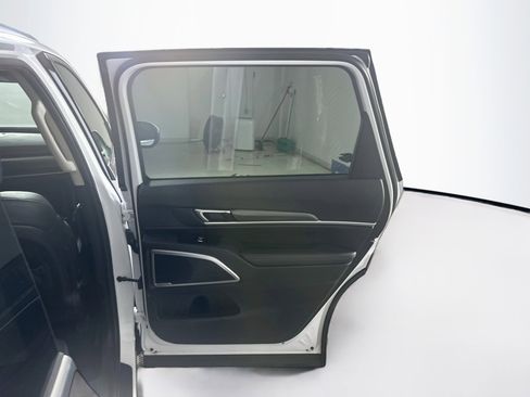 Used 2025 Kia Telluride S FWD image 33