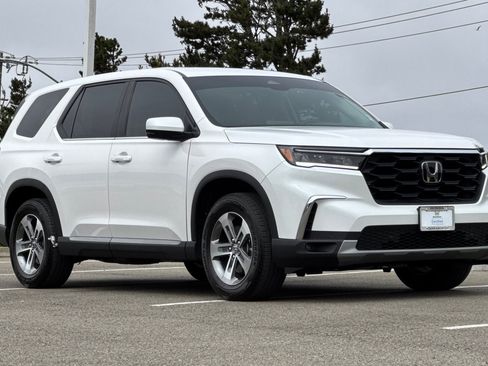 Certified 2025 Honda Pilot EX-L image 6