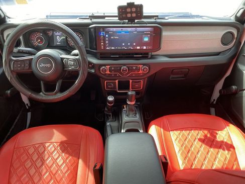 Used 2024 Jeep Gladiator Sport AWD/4WD image 19