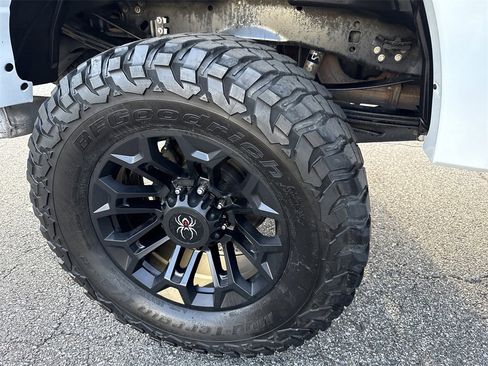 Used 2022 Ford F250 Lariat w/ Black Appearance Package image 19