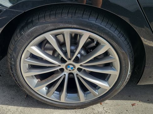 Used 2023 BMW 530i w/ Premium Package RWD image 6