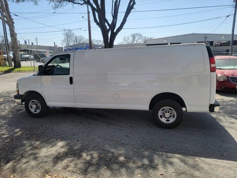 Used 2014 Chevrolet Express 3500 Extended RWD image 9
