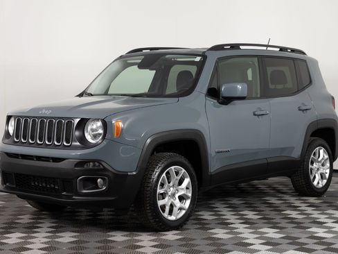 Used 2017 Jeep Renegade Latitude w/ Trailer Tow Group AWD/4WD image 1