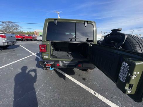 Used 2022 Jeep Wrangler Unlimited Sahara w/ Cold Weather Group image 26