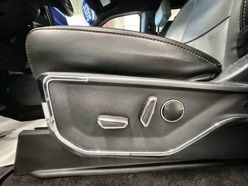 Used 2022 Ford F150 Lightning Lariat image 15