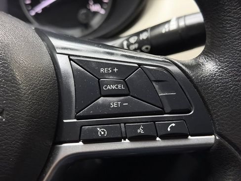 Used 2021 Nissan Versa SV FWD image 28