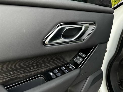 New 2026 Land Rover Range Rover Velar Dynamic SE image 9