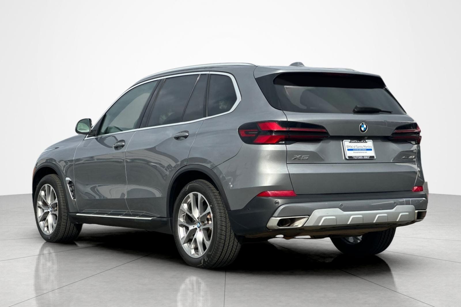 Used 2024 BMW X5 xDrive40i AWD/4WD image 3
