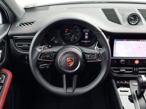 Certified 2025 Porsche Macan AWD/4WD image 15