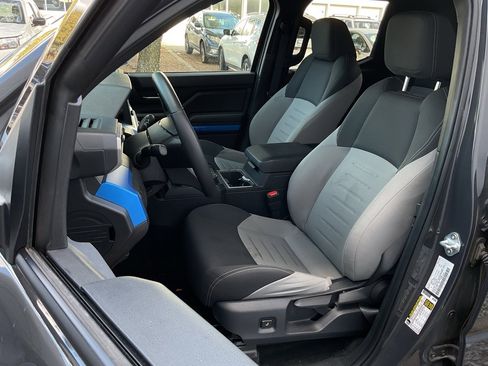 Used 2025 Toyota Tacoma SR5 image 15