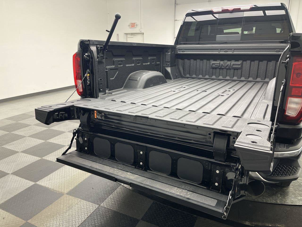 Certified 2025 GMC Sierra 2500 SLE w/ SLE Value Package; AWD/4WD image 33