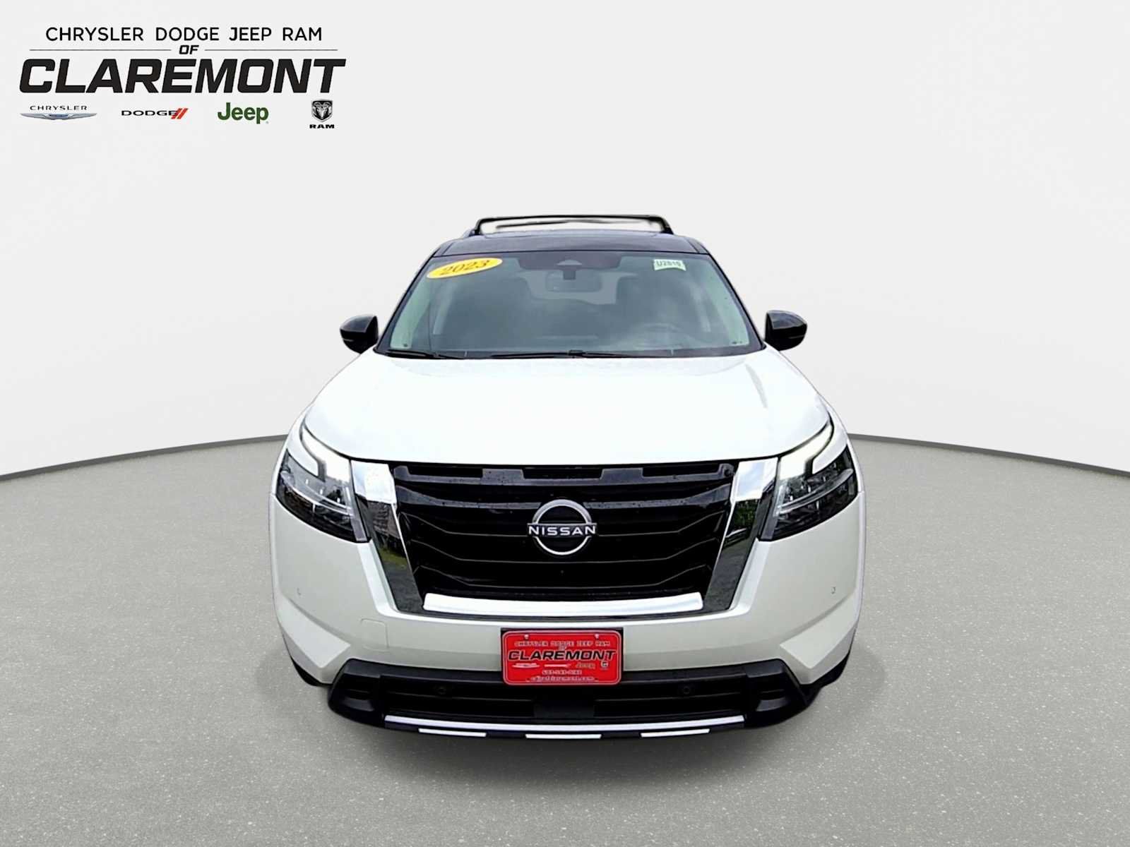 Used 2023 Nissan Pathfinder Platinum AWD/4WD image 3