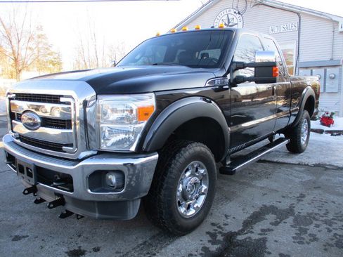 Used 2014 Ford F250 Lariat w/ Chrome Package image 2