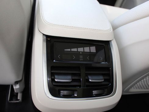 Used 2016 Volvo XC90 T6 Momentum w/ Protection Package Plus AWD/4WD image 23