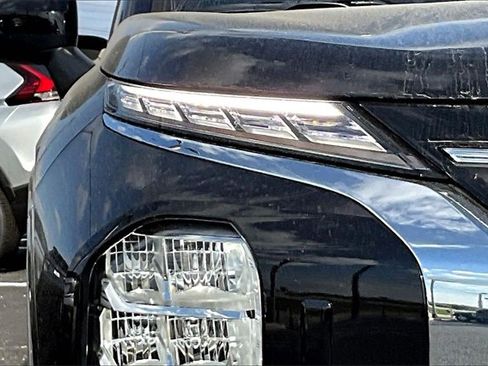 New 2025 Mitsubishi Outlander SE image 32