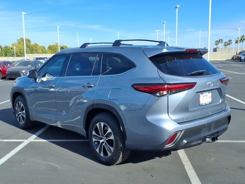 Used 2021 Toyota Highlander XLE image 10