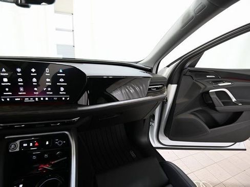 Used 2025 Audi Q5 Premium Plus w/ Premium Plus AWD/4WD image 30