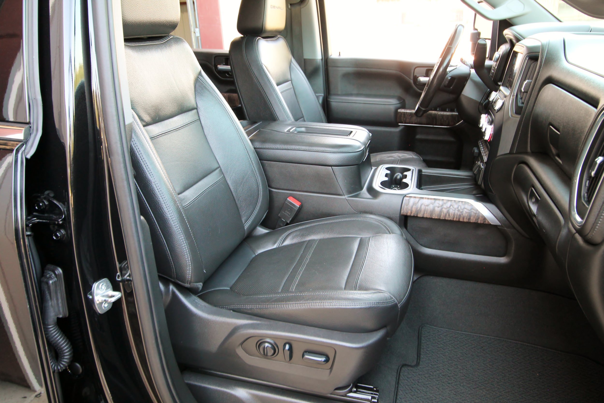 Used 2022 GMC Sierra 2500 Denali w/ Denali Ultimate Package AWD/4WD image 43