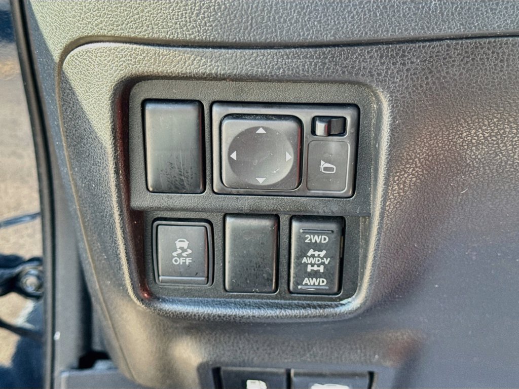 Used 2011 Nissan Juke SL AWD/4WD image 10