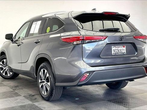 Used 2023 Toyota Highlander XLE FWD image 10