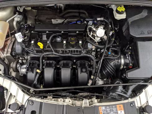 Used 2017 Ford Focus Titanium FWD image 21