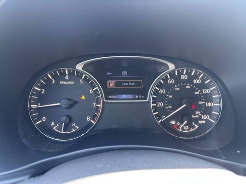 Used 2018 Nissan Pathfinder SL w/ Cargo Package FWD image 12