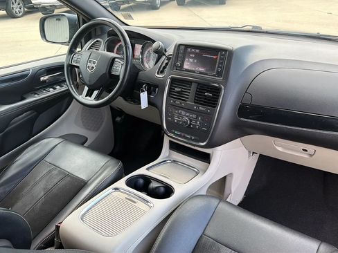 Used 2019 Dodge Grand Caravan SXT w/ Driver Convenience Group FWD image 81