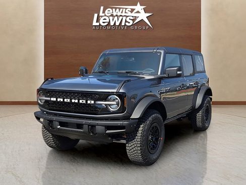 Used 2024 Ford Bronco Wildtrak image 2