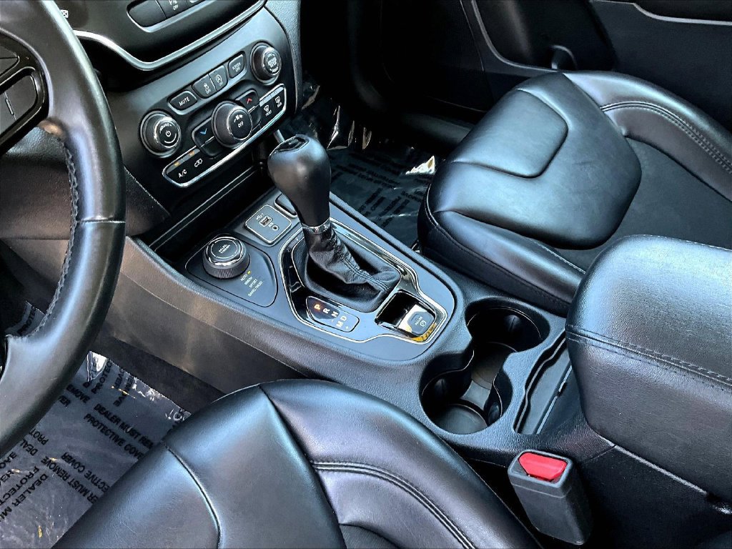 Used 2019 Jeep Cherokee Latitude Plus AWD/4WD image 22