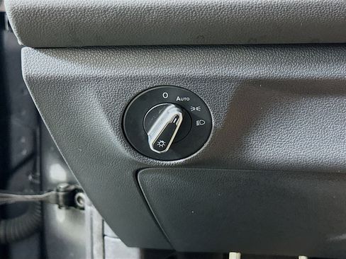 Used 2025 Volkswagen Jetta Sport FWD image 17