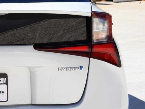 Used 2019 Toyota Prius L Eco image 17