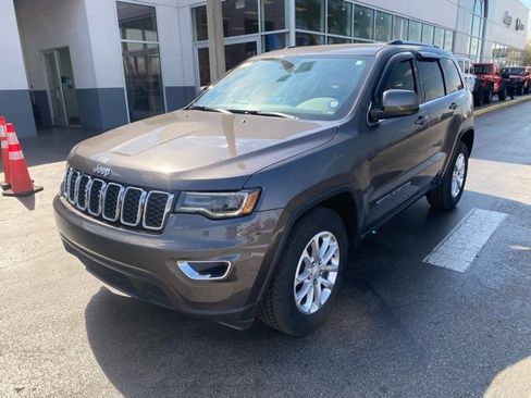 Used 2021 Jeep Grand Cherokee Laredo X image 4