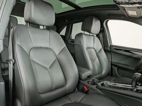 New 2026 Porsche Macan AWD/4WD image 24