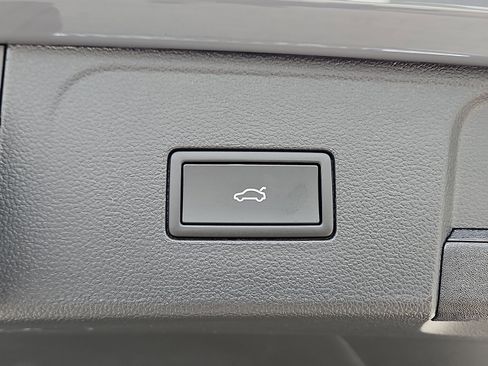 New 2026 Volkswagen Atlas SE image 7