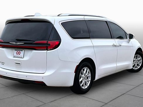 Used 2021 Chrysler Pacifica Touring-L FWD image 12