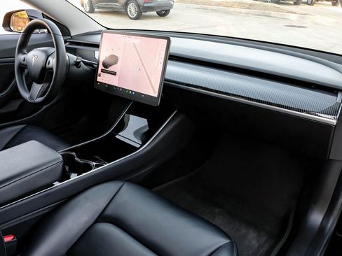 Used 2019 Tesla Model 3 Performance image 15