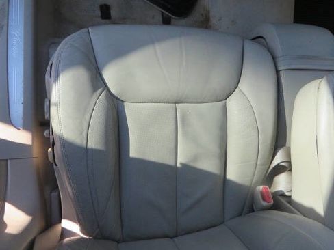 Used 2010 Cadillac DTS Luxury image 45